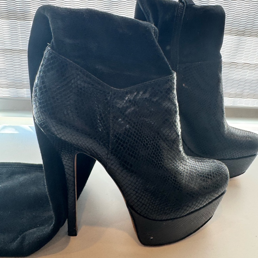 Alice and Olivia Black suede and snakeskin over the knee boots. Size 38